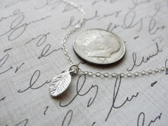 Tiny silver leaf necklace - 1143