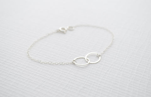 Double circle bracelet - sterling silver connected circles bracelet - two circle bracelet - 2108