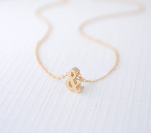 Little gold ampersand necklace - 1221