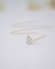 Little gold ampersand necklace - 1221