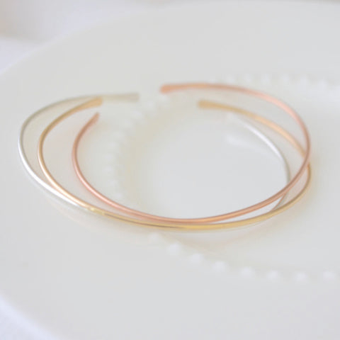 Sleek open bangle bracelet in silver, gold or rose gold - 2137